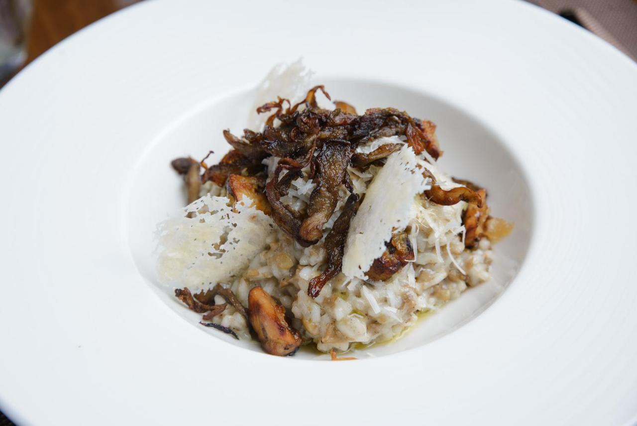 Royal Tulip Hotel & Casino, Tbilisi Bagian luar foto A risotto with black truffle