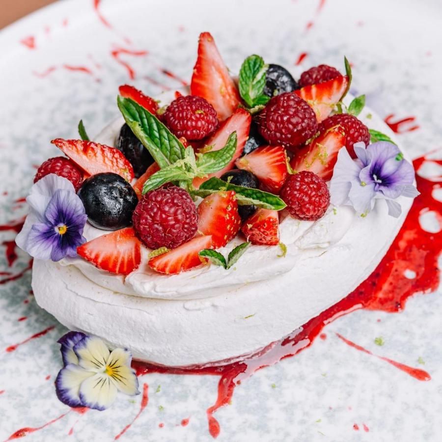 Royal Tulip Hotel & Casino, Tbilisi Bagian luar foto Pavlova