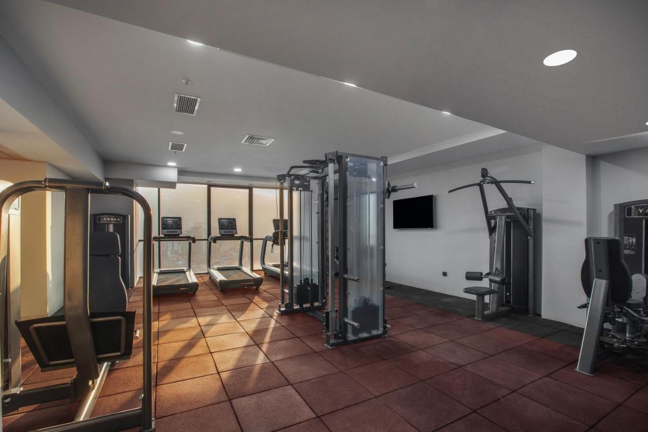 Royal Tulip Hotel & Casino, Tbilisi Bagian luar foto The gym at the hotel