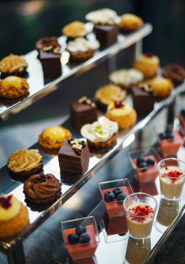 Royal Tulip Hotel & Casino, Tbilisi Bagian luar foto A selection of petit fours
