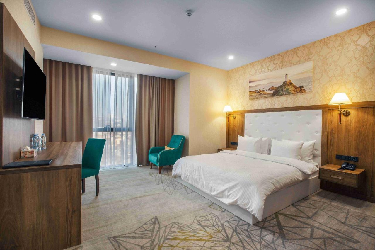 Royal Tulip Hotel & Casino, Tbilisi Bagian luar foto Deluxe room