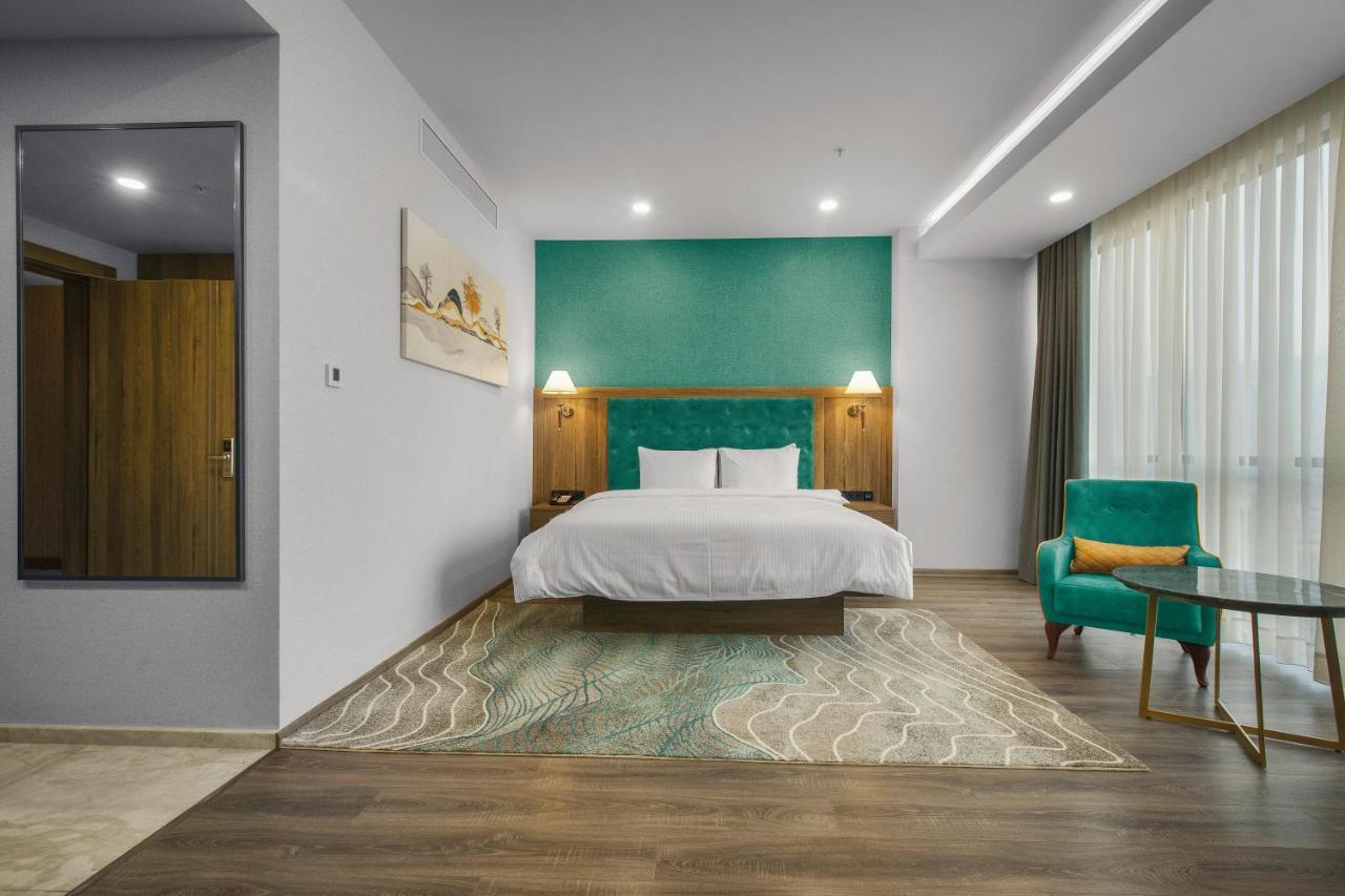 Royal Tulip Hotel & Casino, Tbilisi Bagian luar foto