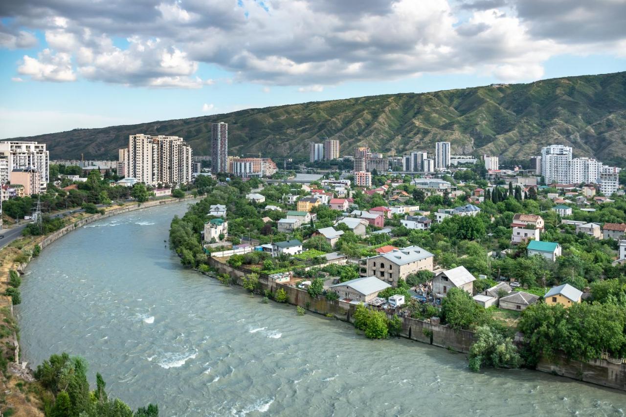Royal Tulip Hotel & Casino, Tbilisi Bagian luar foto The Rioni River in Vladikavkaz