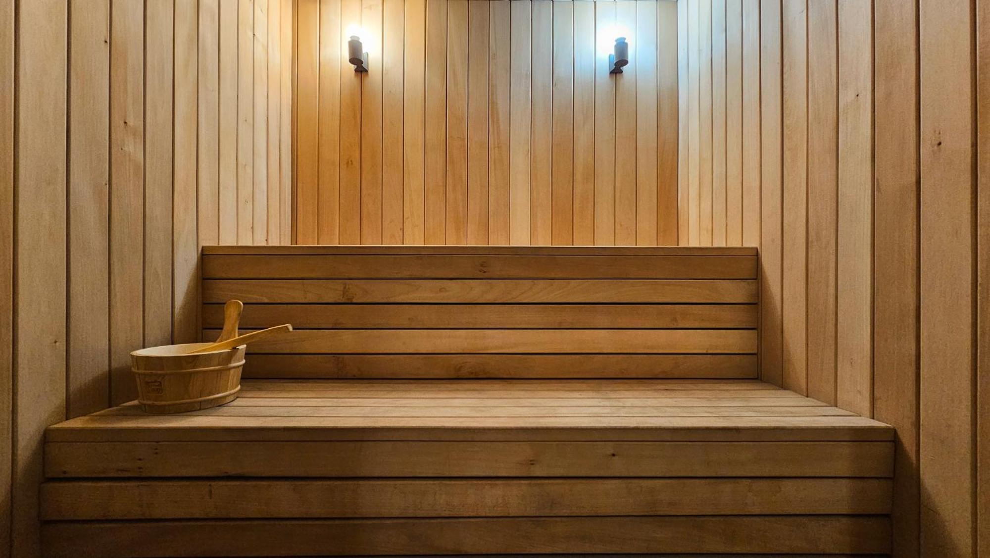 Royal Tulip Hotel & Casino, Tbilisi Bagian luar foto A Finnish sauna